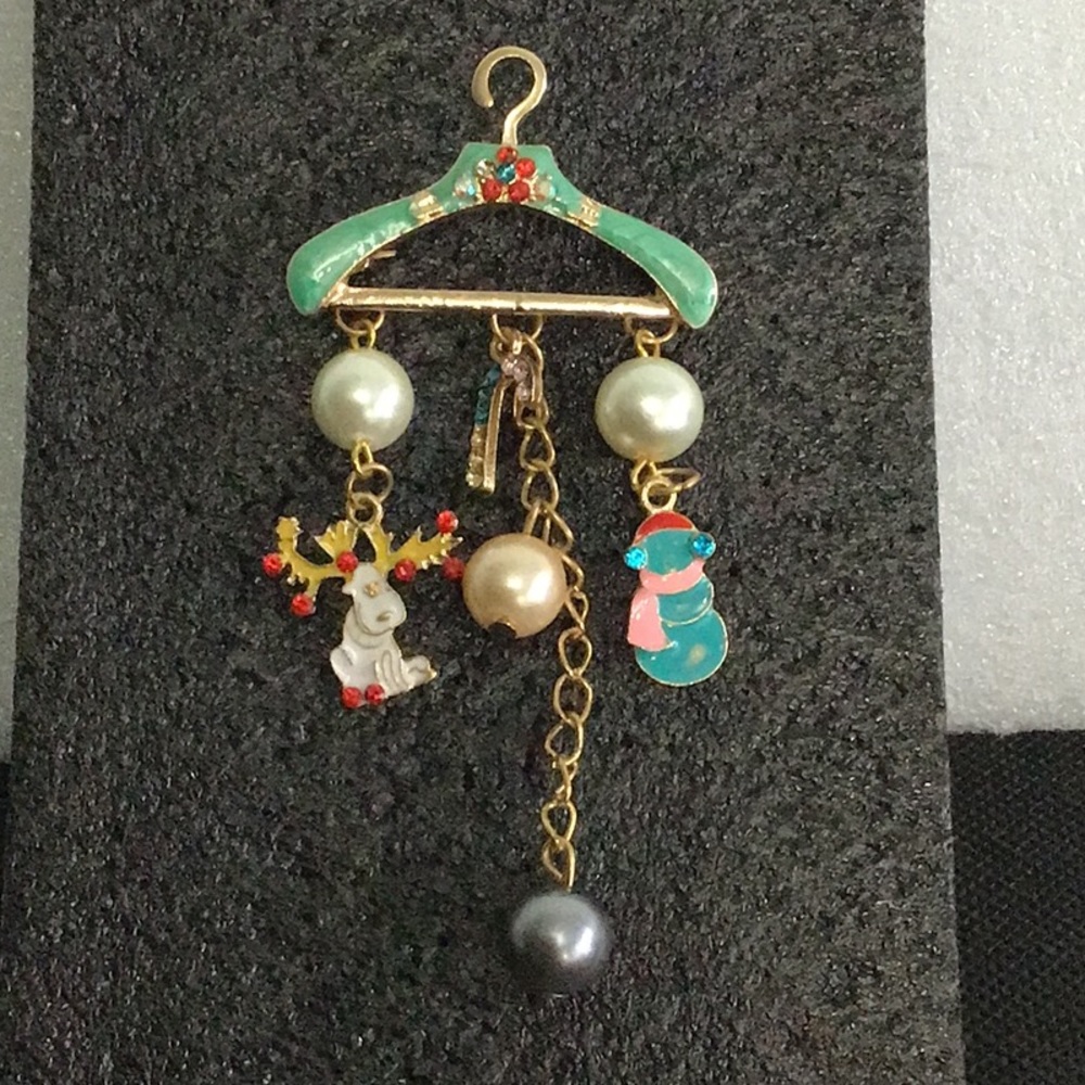 Bejeweled Christmas hanger brooch